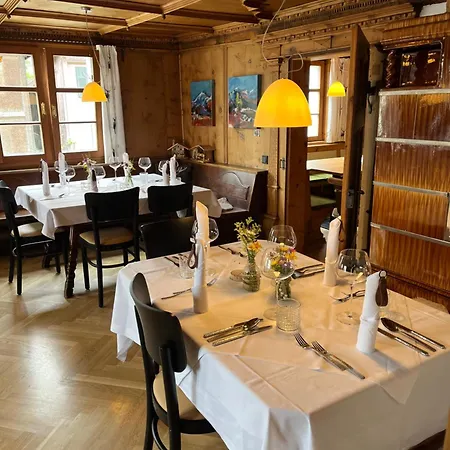 Roessle Inn *